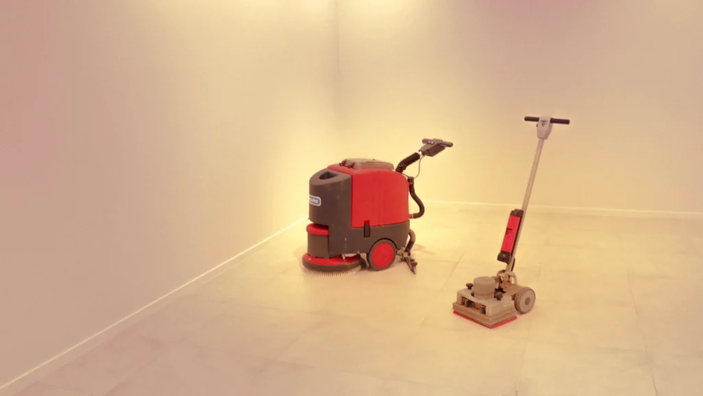 Foto äripindade puhastamisest põrandapesumasinaga